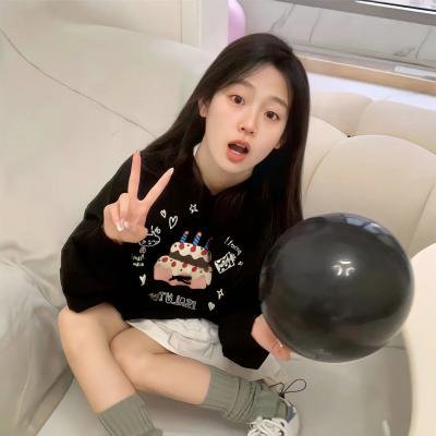 一杯咖啡与新穿的鞋子